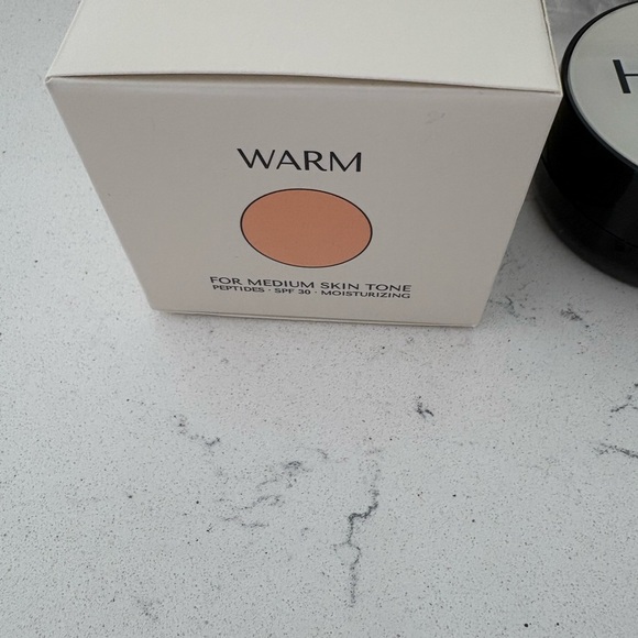 Hush Glow Foundation Cushion - WARM - Picture 2 of 6